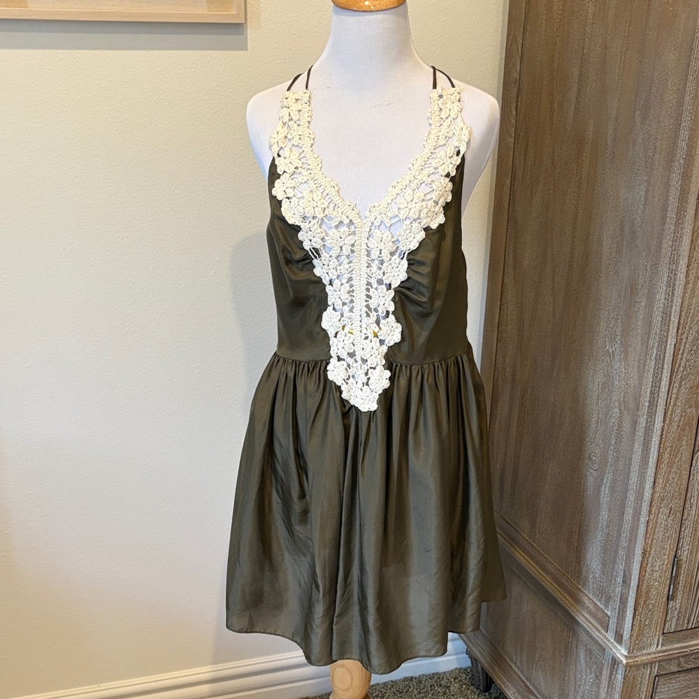 Elegant Olive Green Tunic with Lace Detail